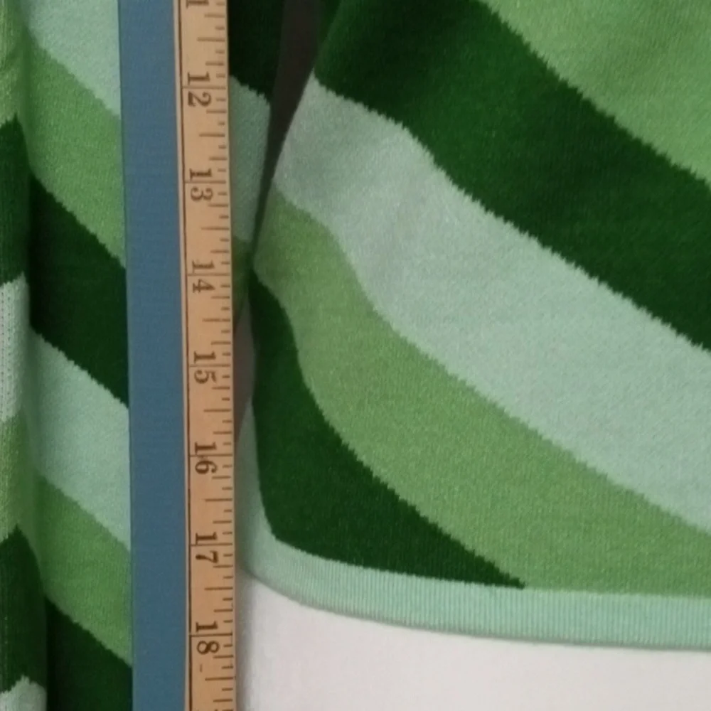 NWT Green Heart Mock Neck Long Sleeve Sweater - Picture 10 of 11